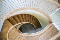 Jak dobrać schody drewniane do stylu architektury domu?
