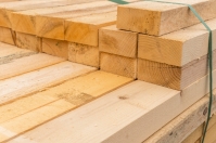 Jak drewno klejone wpisuje się w globalne trendy w budownictwie?