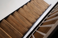 Sposoby na uniknięcie skrzypienia schodów drewnianych
